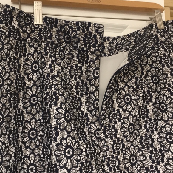 Banana Republic Pencil Skirt - Picture 3 of 4